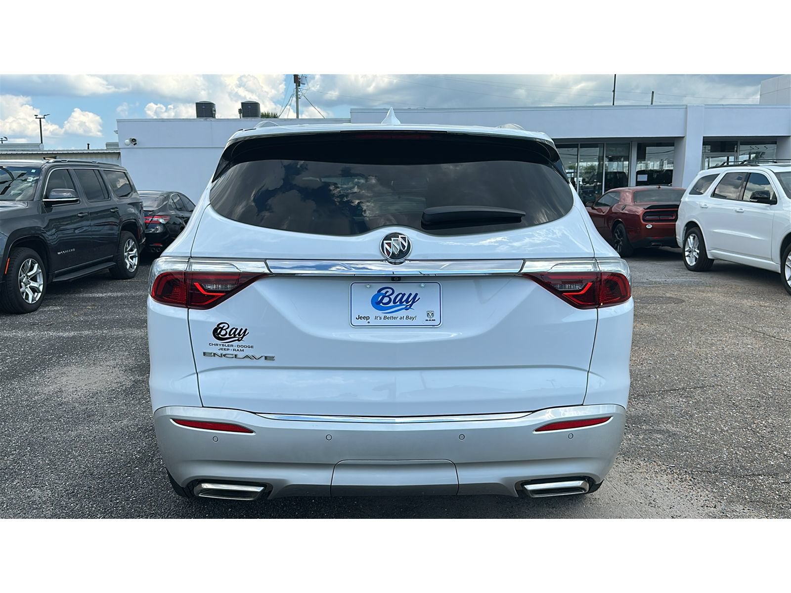Used 2022 Buick Enclave Essence w/ Experience Buick Package FWD image 5