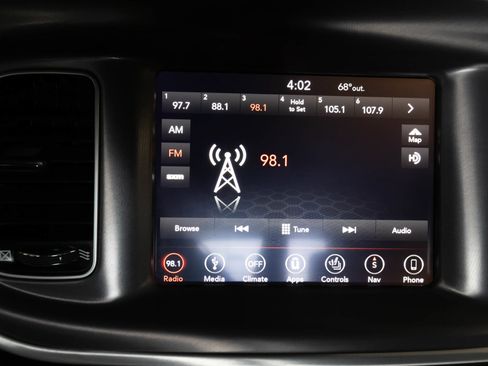 Used 2019 Dodge Charger SXT w/ Plus Group image 25