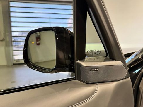 Used 2025 Land Rover Range Rover SE image 13