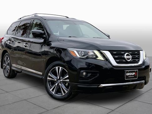 Used 2019 Nissan Pathfinder Platinum image 2