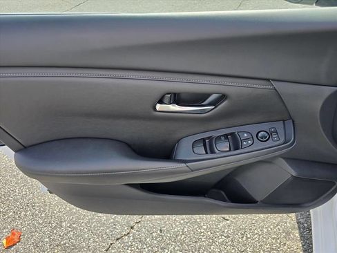 Used 2025 Nissan Sentra SV FWD image 9