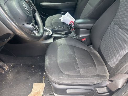 Used 2018 Kia Soul + image 5