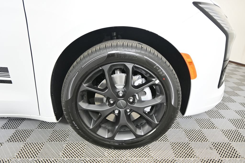 New 2027 Chrysler Pacifica Select AWD/4WD image 11