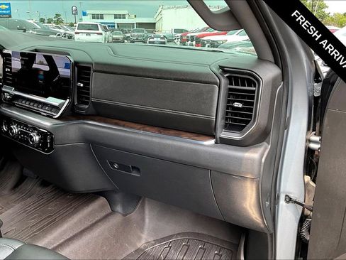 Used 2023 GMC Sierra 1500 SLT AWD/4WD image 27