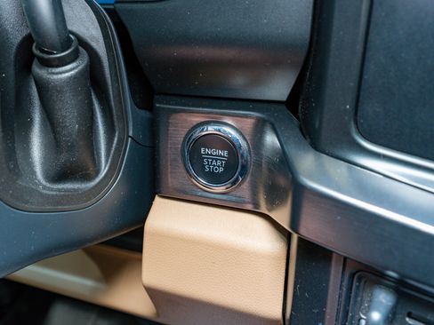 Used 2023 Ford F250 Lariat w/ Chrome Package image 36