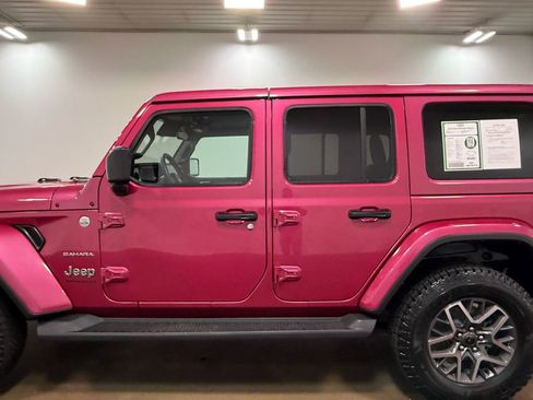 Used 2024 Jeep Wrangler Unlimited Sahara w/ Technology Group AWD/4WD image 37