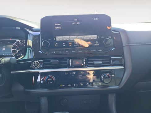 Used 2022 Nissan Pathfinder SL image 14