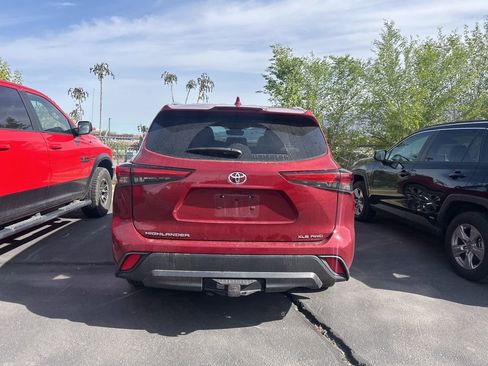 Used 2022 Toyota Highlander XLE image 5
