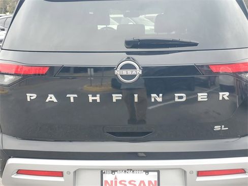Used 2022 Nissan Pathfinder SL image 8