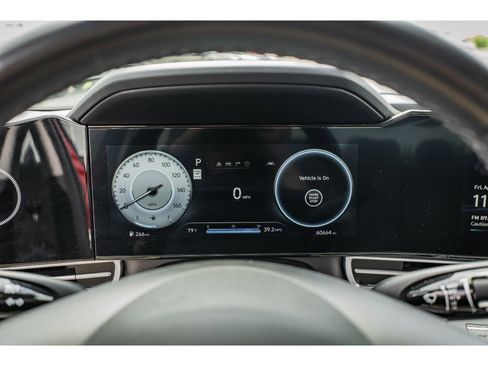 Used 2024 Hyundai Elantra Limited FWD image 14