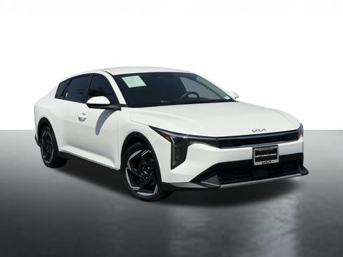 Certified 2025 Kia K4 EX FWD image 2