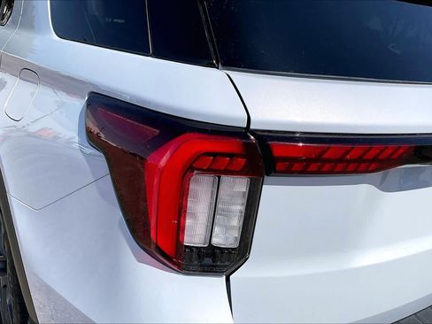 Used 2026 Ford Explorer ST-Line w/ ST-Line Street Pack RWD image 27