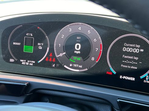 Certified 2025 Porsche Cayenne S AWD/4WD image 27