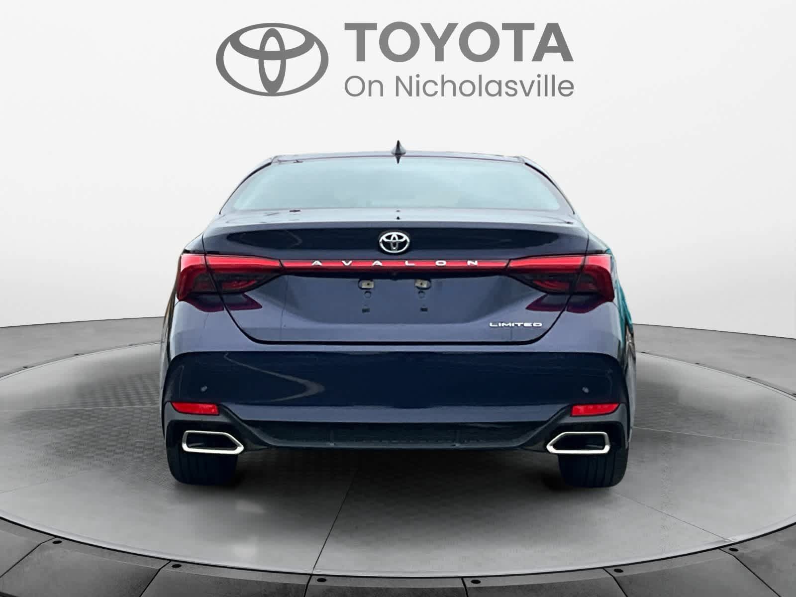 Used 2021 Toyota Avalon Limited w/ Advanced Safety Package FWD image 4