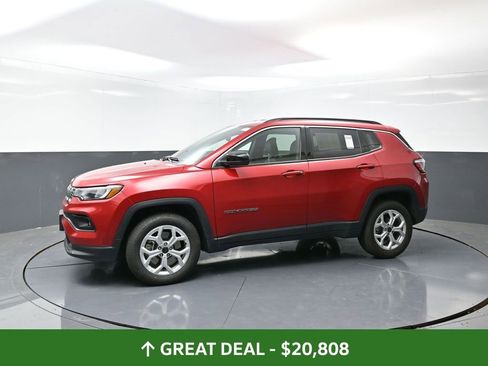 Used 2025 Jeep Compass Latitude image 10