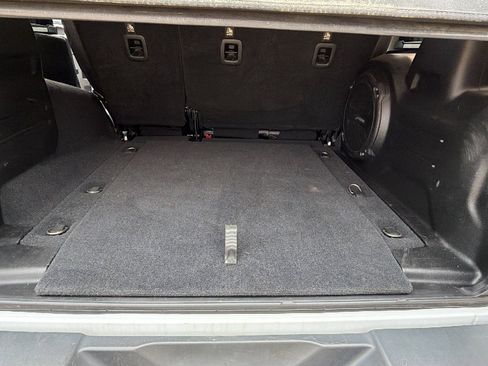 Used 2018 Jeep Wrangler Unlimited Sahara AWD/4WD image 12