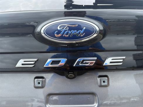 Used 2022 Ford Edge SEL image 17