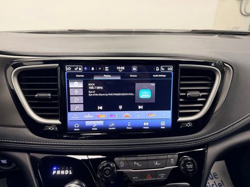 New 2027 Chrysler Pacifica Select FWD image 15