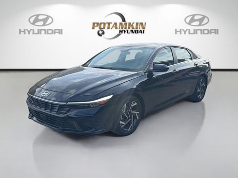 Certified 2025 Hyundai Elantra SEL FWD image 1