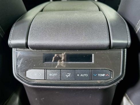 Used 2024 Toyota Highlander XLE image 23