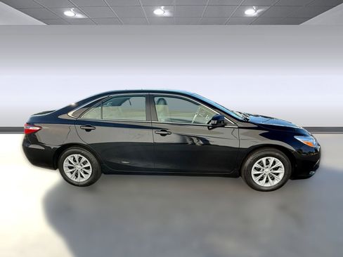 Used 2017 Toyota Camry LE image 8