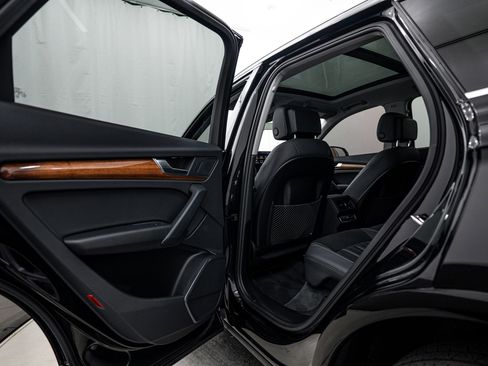 Used 2023 Audi Q5 2.0T Premium w/ Convenience Package image 18