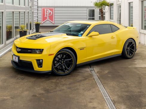 Used 2015 Chevrolet Camaro ZL1 image 2