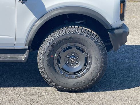 New 2025 Ford Bronco Outer Banks w/ Sasquatch Package image 17