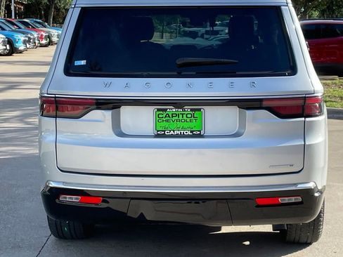 Used 2024 Jeep Wagoneer Series II w/ Flexible Seating Group RWD image 5