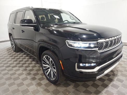Used 2022 Jeep Grand Wagoneer Series III w/ Rear-Seat Entertainment Group AWD/4WD image 4