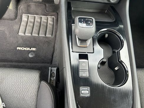Used 2025 Nissan Rogue SV FWD image 27