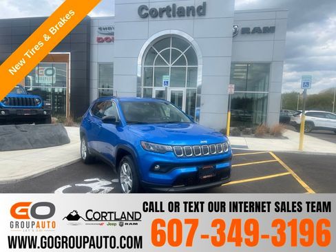 Used 2022 Jeep Compass Latitude w/ Convenience Group AWD/4WD image 1