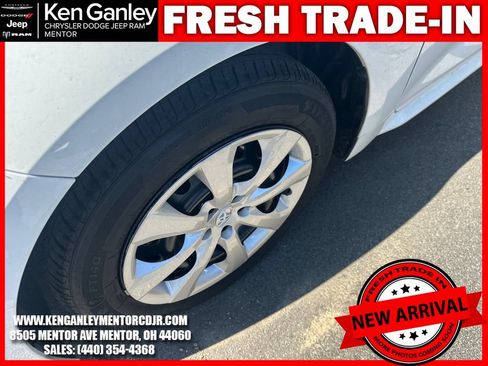 Used 2025 Toyota Corolla LE FWD image 5