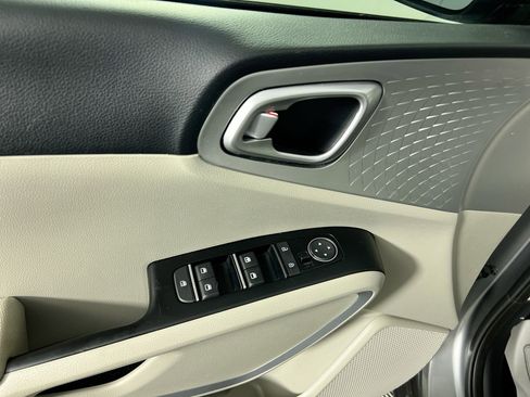 Certified 2025 Kia Soul LX w/ LX Technology Package image 15