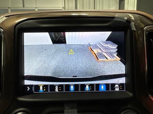 Used 2022 Chevrolet Silverado 2500 High Country w/ LPO, Hitch Package AWD/4WD image 12