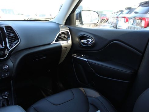 Used 2019 Jeep Cherokee Limited image 11