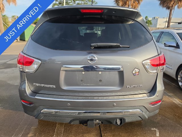 Used 2015 Nissan Pathfinder Platinum w/ Family Entertainment Package FWD image 4