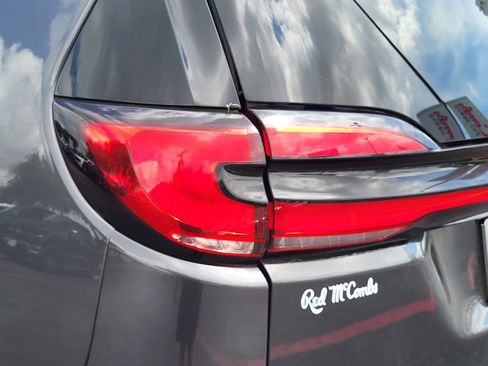 Used 2023 Chrysler Pacifica Touring-L FWD image 10