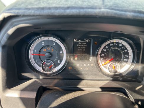 Used 2018 RAM 2500 Tradesman w/ Chrome Appearance Group AWD/4WD image 4