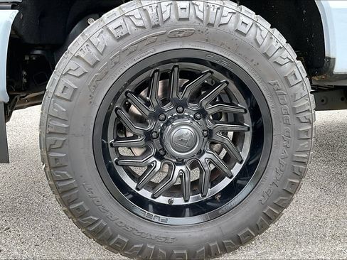 Used 2024 Ford F250 Lariat w/ Lariat Ultimate Package AWD/4WD image 9