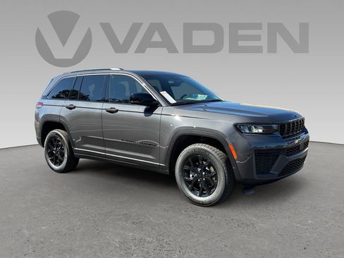 New 2026 Jeep Grand Cherokee Altitude AWD/4WD image 1