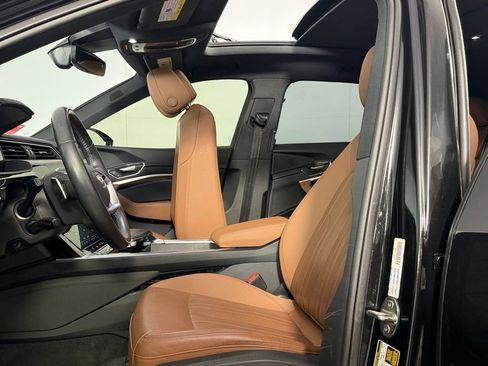 Used 2024 Audi Q8 e-tron Premium Plus w/ Premium Plus Package image 24