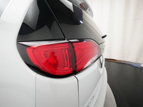 Used 2024 Chrysler Voyager LX image 33