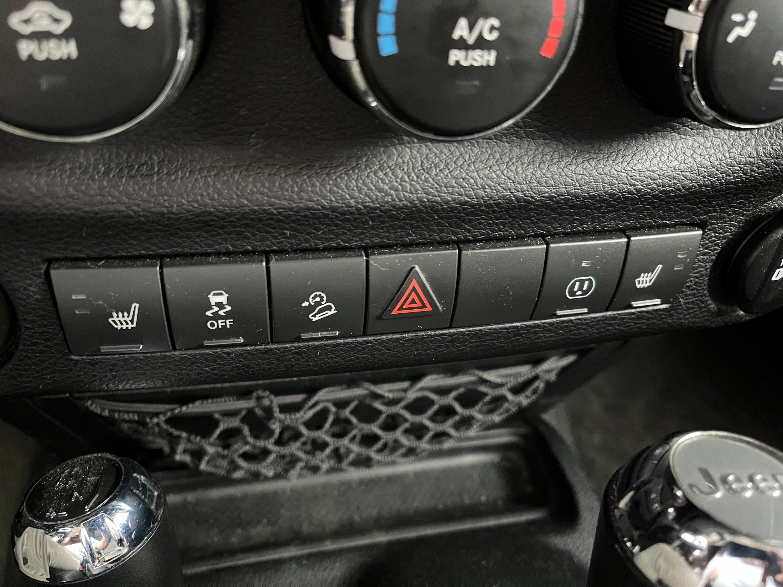 Used 2017 Jeep Wrangler Unlimited Sahara AWD/4WD image 15