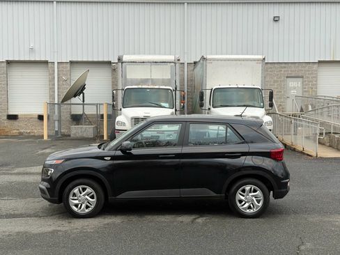 Used 2023 Hyundai Venue SE w/ Cargo Package image 9