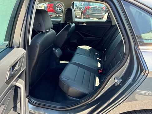 Used 2024 Volkswagen Jetta SE FWD image 39