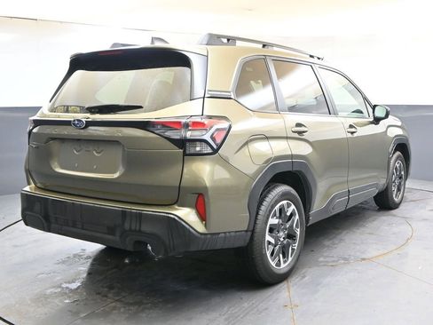 Used 2025 Subaru Forester Premium AWD/4WD image 5