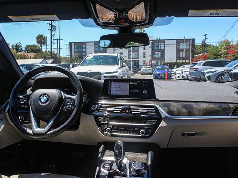 Used 2020 BMW 530e xDrive AWD/4WD image 12