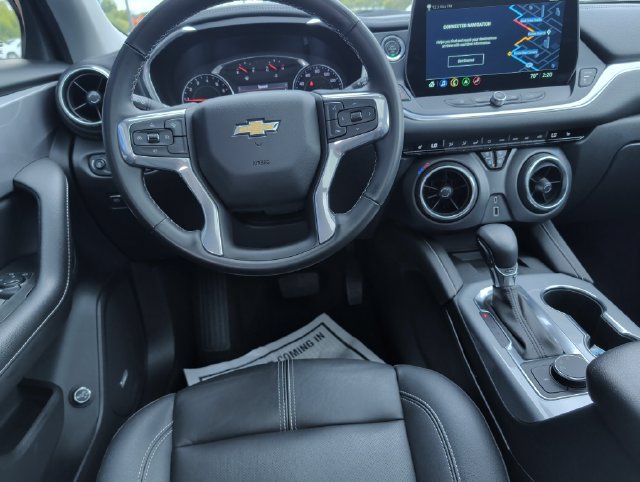 Used 2024 Chevrolet Blazer LT w/ Sound & Technology Package FWD image 2
