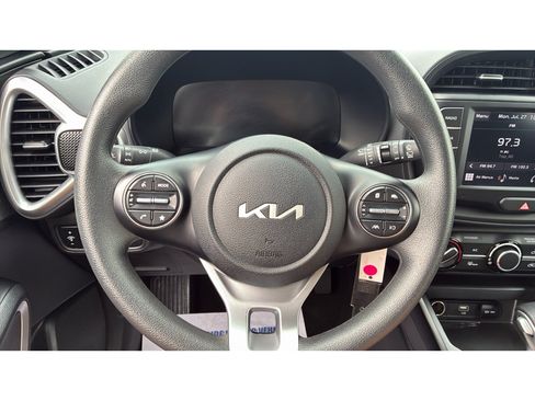 Used 2025 Kia Soul LX w/ LX Technology Package FWD image 21